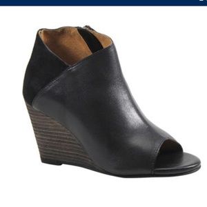 (NIB) 🖤 Black leather wedge peep-toe bootie 🖤